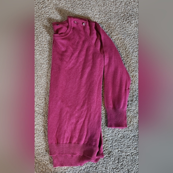 4/$20 Sweater. Size large. 4/$25 - Picture 2 of 5